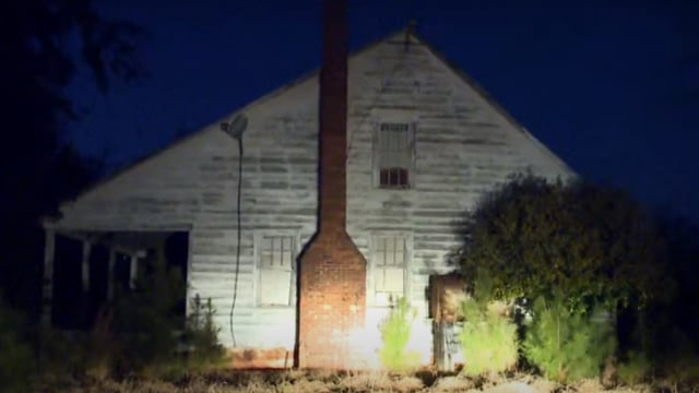 Rumah hantu yang disinggahi sekelompok remaja di Carolina Selatan, Amerika Serikat. Foto: Youtube/News 19 WLTX