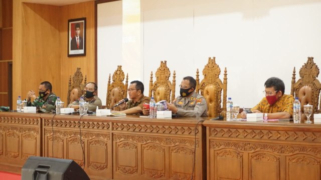 Rapat Koordinasi Evaluasi Pelaksanaan PPKM Kota Magelang yang dilaksanakan di Aula Adipura Kencana, Kantor Wali Kota Magelang, Selasa (19/1/2021). Foto: prokompim/kotamgl