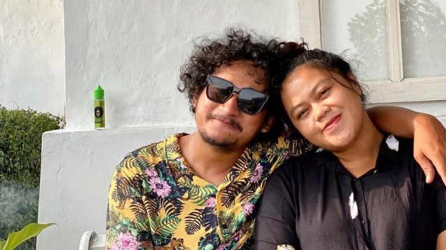 Isa Bajaj dan istri. Foto: instagram @isa_bajaj