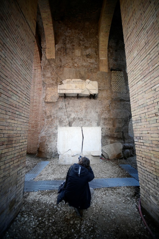 Makam kaisar pertama Romawi, Kaisar Augustus. Foto: Filippo MONTEFORTE / AFP