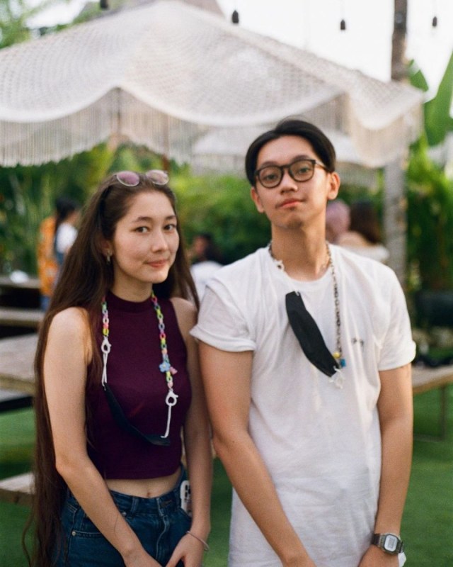 Brandon Salim dan Devina Aureel. Foto: Instagram @jojoanalog