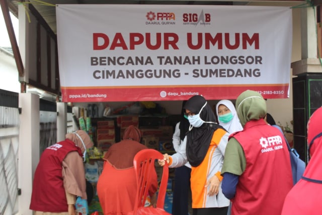 PPPA Daarul Qur'an Bandung Salurkan Bantuan untuk Korban Longsor di Sumedang