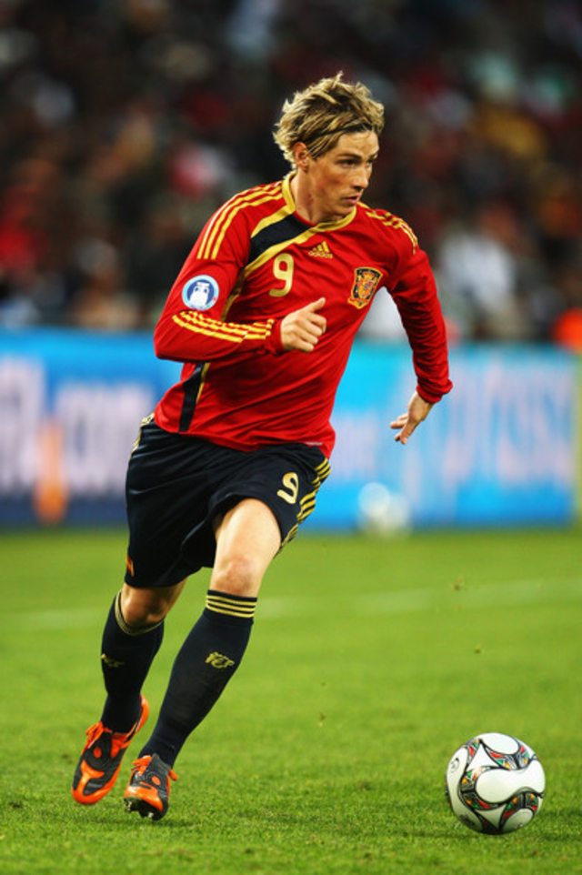 Torres saat membela Timnas Spanyol di FIFA Confederations Cup 2009. Foto: Laurence Griffiths/Getty Images