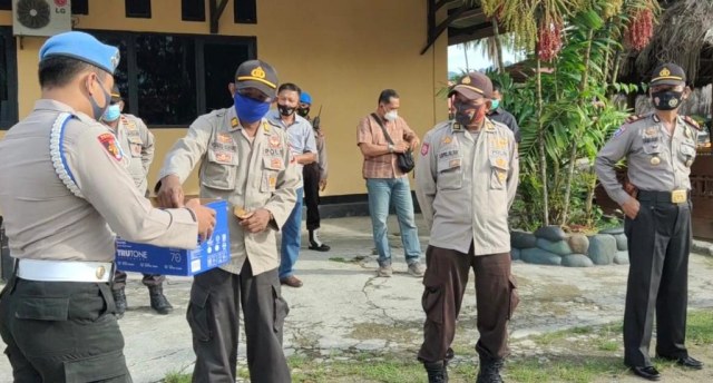 Personel Polres Kaimana Galang Dana Bantu Korba Bencana di Indonesia (265933)