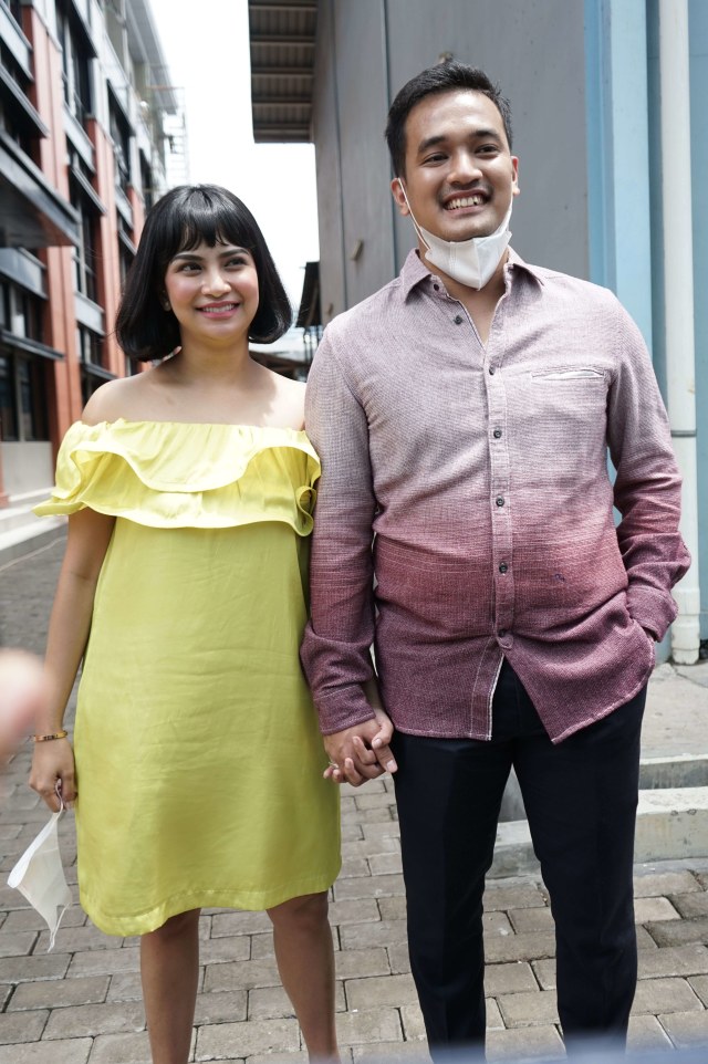 Artis Vanessa Angel bersama suaminya Bibi Ardiansyah saat ditemui dikawasan Tendean, Jakarta, Rabu, (20/1).
 Foto: Ronny