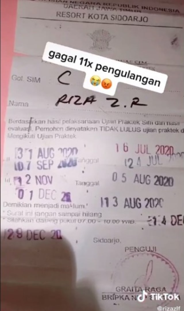 Viral wanita asal Sidoarjo, Jawa Timur, bernama Riza Zulfi tak mau pakai jasa calo meski telah gagal 11 kali ujian SIM. (Foto: TikTok/@rizazlf) 