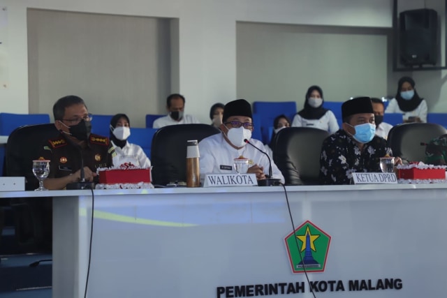 Wali Kota Malang, Sutiaji, (20/1/2021) memberikan arahan dalam Forum Konsultasi Rancangan Awal Rencana Kerja Pembangunan Daerah (RKPD) Kota Malang tahun 2022.