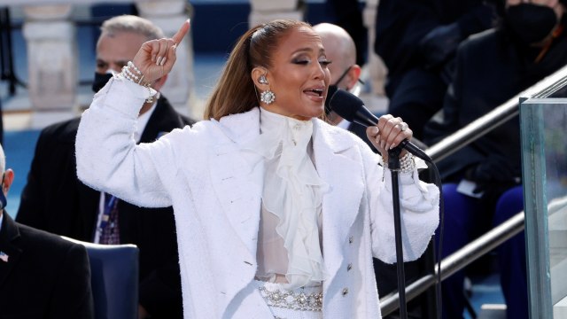 Usai Lady Gaga, Jennifer Lopez Bernyanyi di Pelantikan Joe Biden (142437)