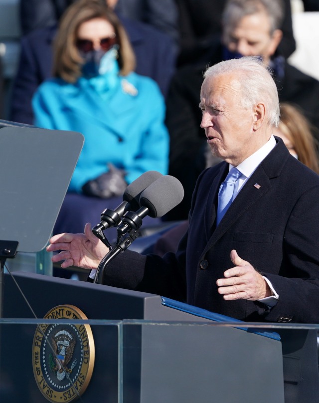 Presiden Amerika Serikat Joe Biden menyampaikan pidato usai dilantik sebagai Amerika Serikat di Front Barat Capitol AS di Washington, AS, Rabu (20/1).
 Foto: Kevin Lamarque/REUTERS