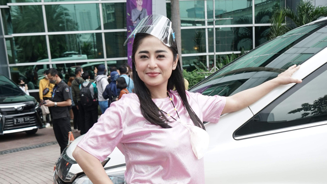 Penyanyi dangdut Dewi Persik saat ditemui dikawasan Tendean, Jakarta, Kamis, (21/1/2021). Foto: Dok. Ronny