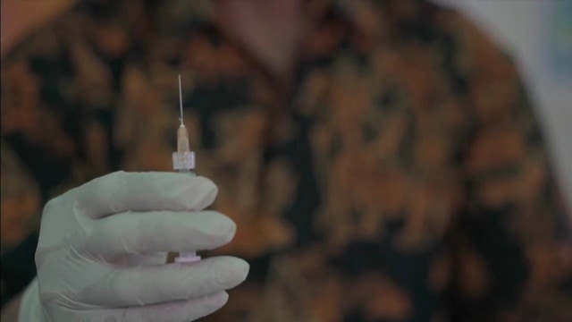 Ilustrasi vaksinasi. Bagi penyintas COVID-19 belum bisa menerima vaksin pada vaksinasi kali ini. Foto: Dok. Basra
