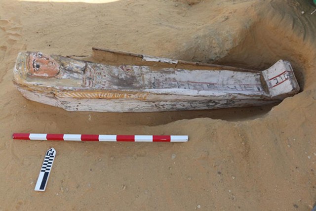 Peti mati mumi yang ditemukan Kementeriana Purbakala Mesir di kuil pemakaman Ratu Nearit. Foto: Kementerian Purbakala Mesir