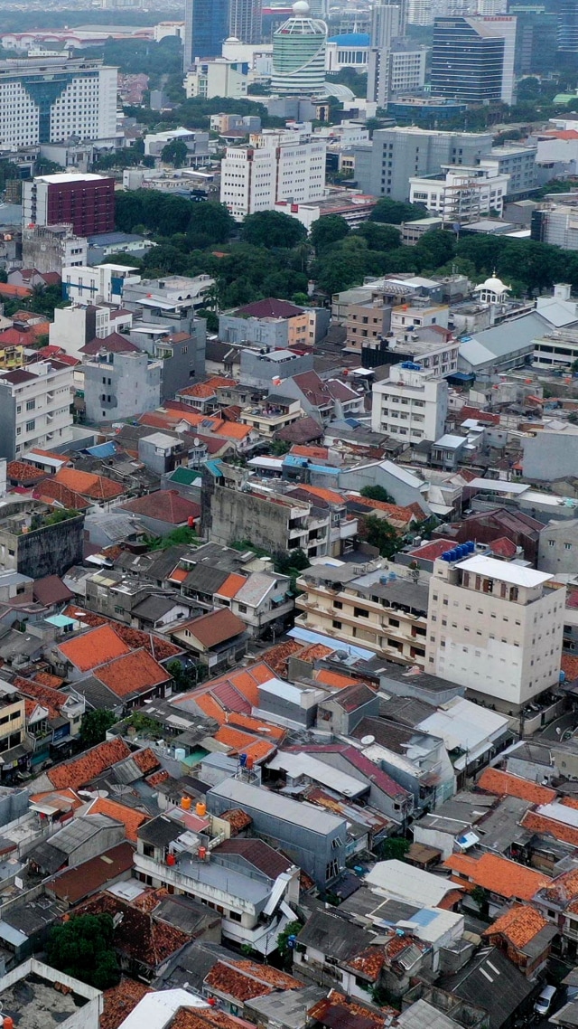 Foto udara daerah padat penduduk di kawasan Pasar Baru, Jakarta, Kamis (21/1). Foto: Akbar Nugroho Gumay/ANTARA FOTO