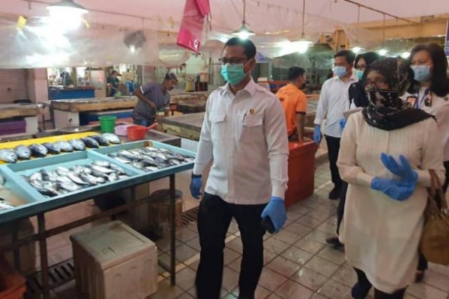 Satgas Pangan melakukan pemantauan terhadap kondisi harga sembako di pasar (Foto:Yude/Batamnews)