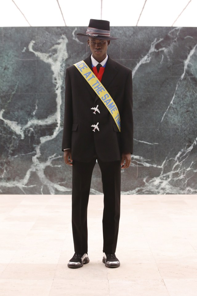 Inspirasi Budaya Afrika di Koleksi Terbaru Busana Pria Louis Vuitton (214722)
