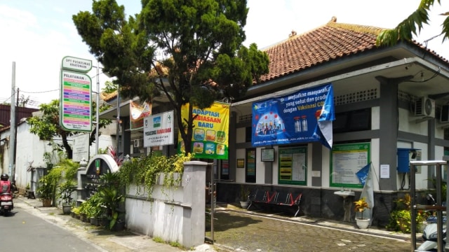 Layanan di puskesmas Kratonan Solo ditutup sementara lantaran 25 tenaga kesehatan positif COVID-19