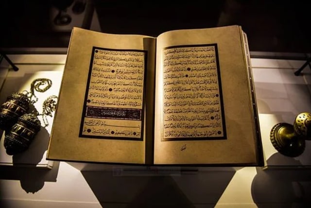 Alquran Surat Al-Fatihah. Foto: pixabay