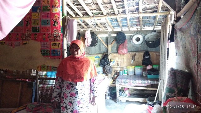 Ramisah (67) warga Kelurahan Candiroto, Kabupaten Kendal, Jawa Tengah akan digugat oleh anak kandungnya Maryanah (47) masalah tanah warisan. Foto: kumparan
