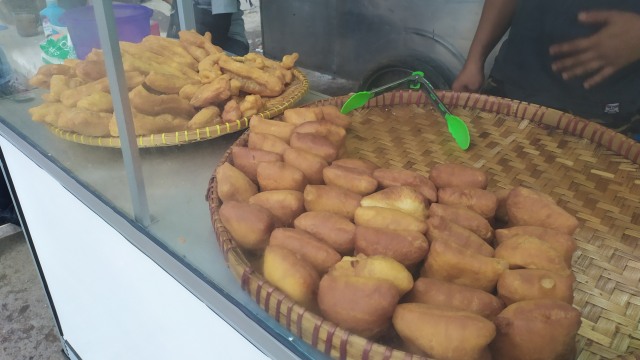 Tak Lagi Viral, Omzet Odading Mang Oleh Turun 30% (20299)