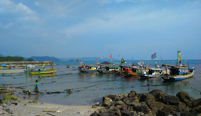 Fenomena Pasang Surut Air Laut. Diambil dari https://www.radarlamsel.com/air-laut-pasang-surut-ratusan-nelayan-libur-melaut/