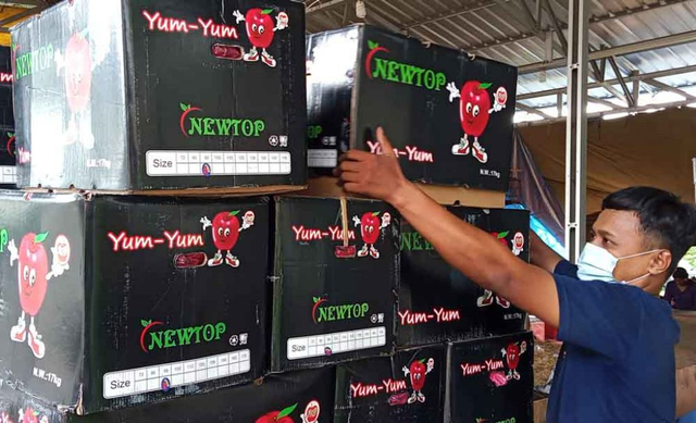 Jelang Imlek, Apel China Melimpah di Pasar Induk Osowilangun Surabaya