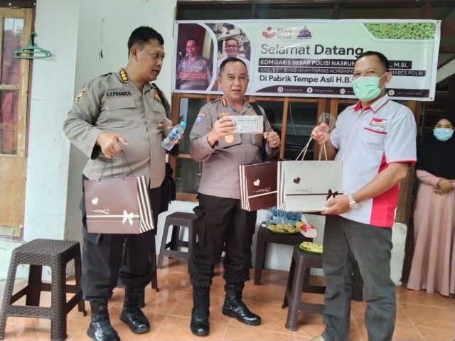 Kunjungi Titik Usaha FKDB Di Ambon, Perwakilan Baharkam Apresiasi Tim FKDB (1)