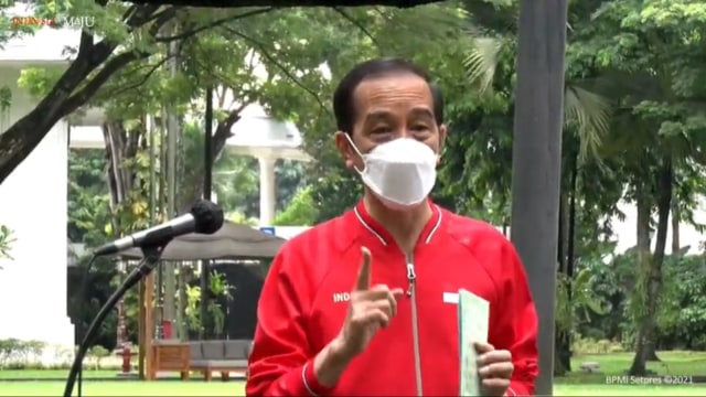 Presiden Joko Widodo usai disuntik vaksin corona Sinovac dosis ke-2 di Istana Negara, Jakarta, Rabu (27/1). Foto: Youtube/@Sekretariat Presiden