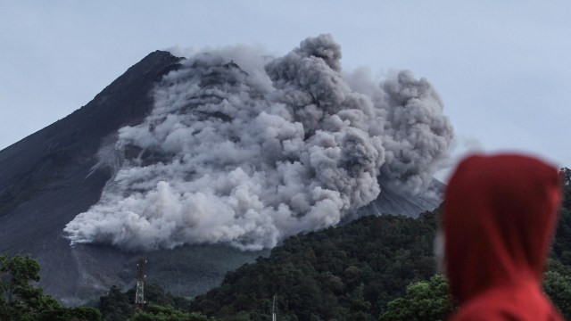 Selama 12 Jam Terakhir, Gunung Merapi Keluarkan 22 Kali Awan Panas (718405)