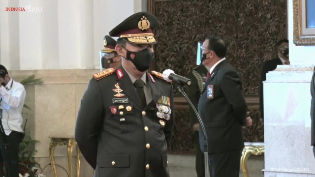 Calon Kapolri Komjen Pol Listyo Sigit Prabowo saat akan dilantik di Istana Negara, Rabu (27/1). Foto: Youtube/Sektretariat Presiden