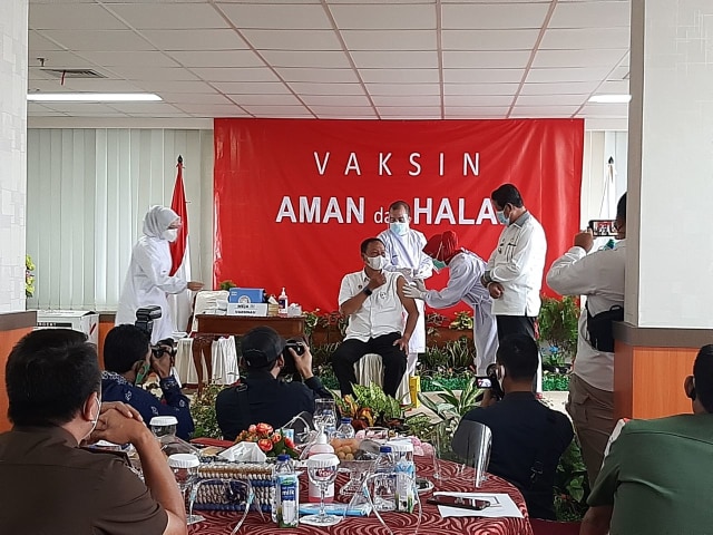 Pelaksanaan vaksinasi perdana di provinsi Kepulauan Riau. Foto: Ismail/kepripedia.com