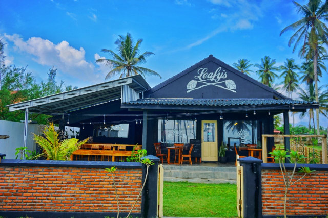 Leafy's Cafe berlokasi di Mandiri Beach, Pesisir Barat, Lampung, Sabtu (21/11) | Foto: Roza Hariqo/Lampung Geh