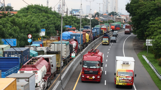 Berita Populer: Tarif Tol Jakarta ke Surabaya, Vespa Nyentrik Milik Awkarin (70082)
