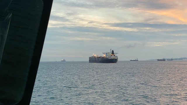 Super tanker asing yang diamankan Bakamla dan dibawa ke Batam untuk investigasi. Foto:  Dok Bakamla