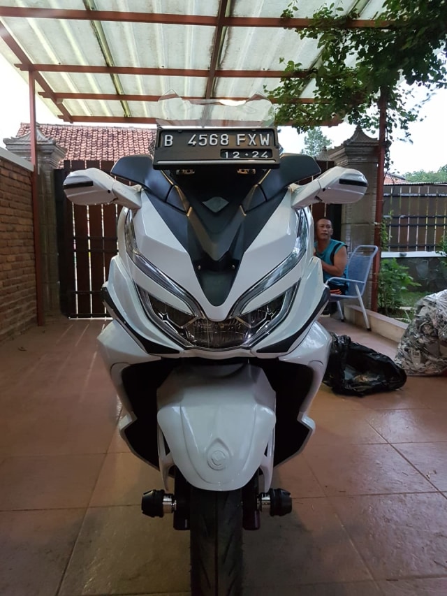 Modifikasi Honda PCX 150 Mirip Moge Goldwing, Modalnya Rp 8,5 Juta (105412)