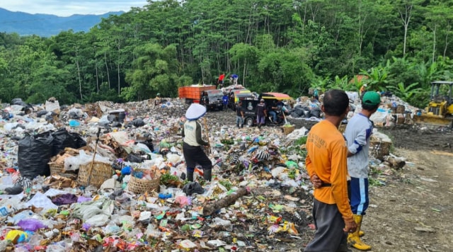 Tempat pembuangan akhir (TPA) sampah di Desa Kalijurang, Kecamatan Tonjong, Kabupaten Brebes.