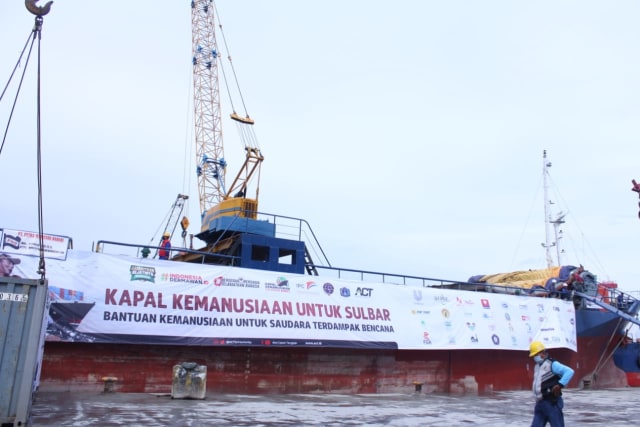 Kapal Kemanusiaan ACT Layarkan Ribuan Ton Bantuan ke Sulawesi Barat