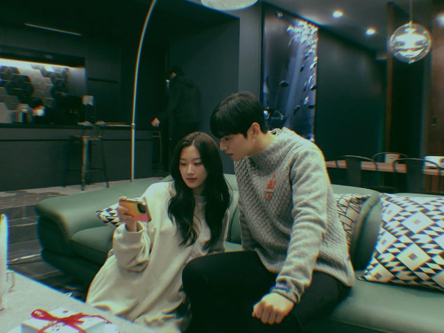 12 Potret Kedekatan Pemain Drama Korea True Beauty di Lokasi Syuting (66631)