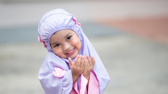 Ilustrasi anak berdoa. Foto: Shutterstock