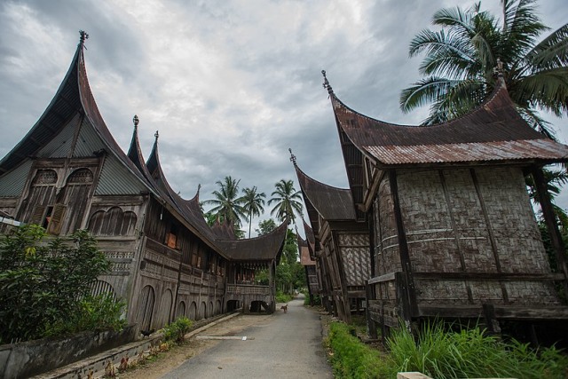 Rumah Gadang Rumah Adat Sumatera Barat Yang Berbentuk Tanduk Kerbau Kumparan Com