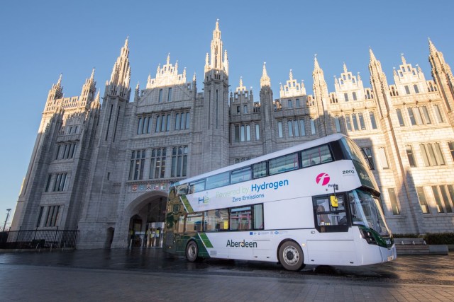 Bus tingkat dua dengan hidrogen pertama di dunia (Foto: Dok. electrek)