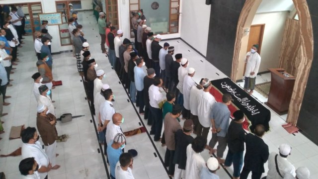 Jenazah capt Afwan dimakamkan di Masjid Ad-Daulah, Bogor. Foto: kumparan