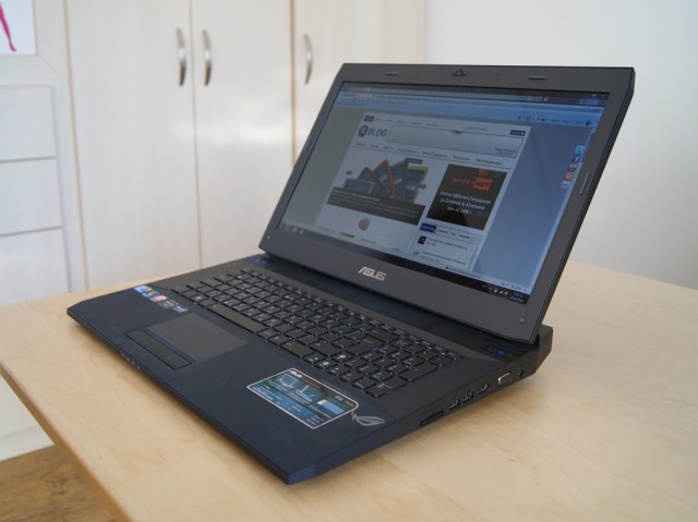 Laptop Asus G73J.  Foto: John Karakatsanis via Flickr