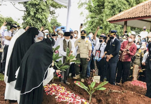 Pemakaman Capt Afwan di TMP Pondok Rajeg, Bogor. Foto: kumparan
