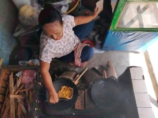 Kios kuliner kue tapel Ibu Lena di Jalan Pagongan, Kota Cirebon. (Juan)