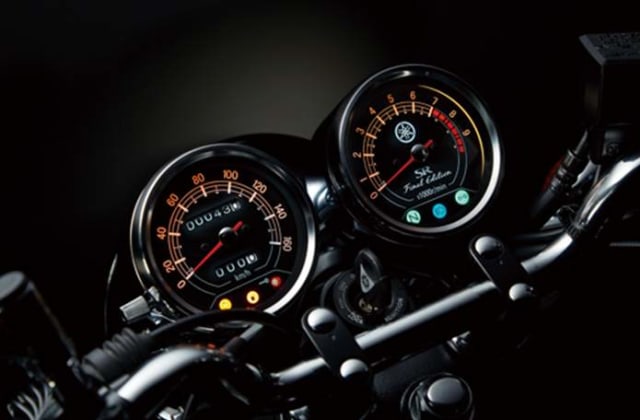Panel instrumen Yamaha SR400 Final Edition. Foto: Visordown