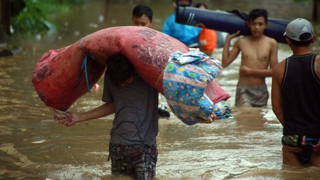 Curhat Korban Banjir Manado: Semua Barang Hanyut Hingga Butuh Kasur untuk Tidur (2009)