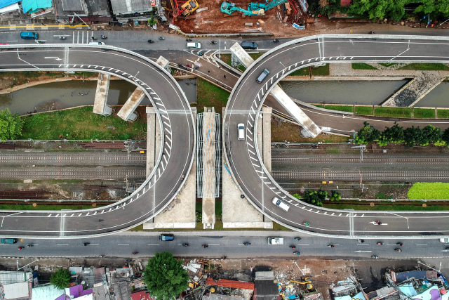 Pengemudi, Ini Tips Aman Lalui Flyover Tapal Kuda Lenteng Agung-Tj Barat (773941)