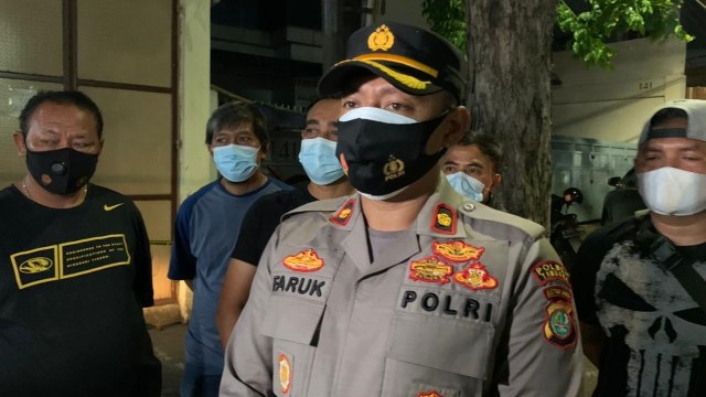 Pria Tanpa Identitas Tewas Usai Loncat dari Lantai 6 Area Parkir Mal Season City (141108)
