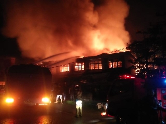 Kebakaran menghanguskan ruko di Komplek Pasar Inpres Sintang. Foto: Dok. Istimewa