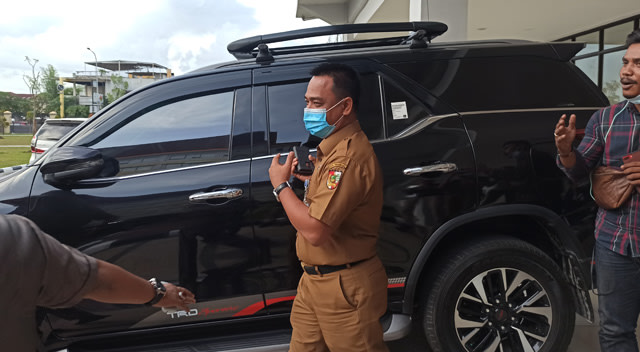 SEKDAKO Pekanbaru, Muhammad Jamil, usai diperiksa penyidik Polda Riau. 
